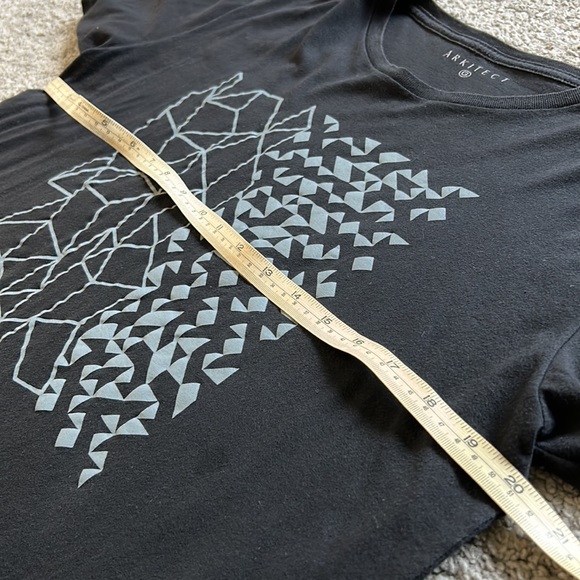 Well used condition black T-shirt - Picture 3 of 4